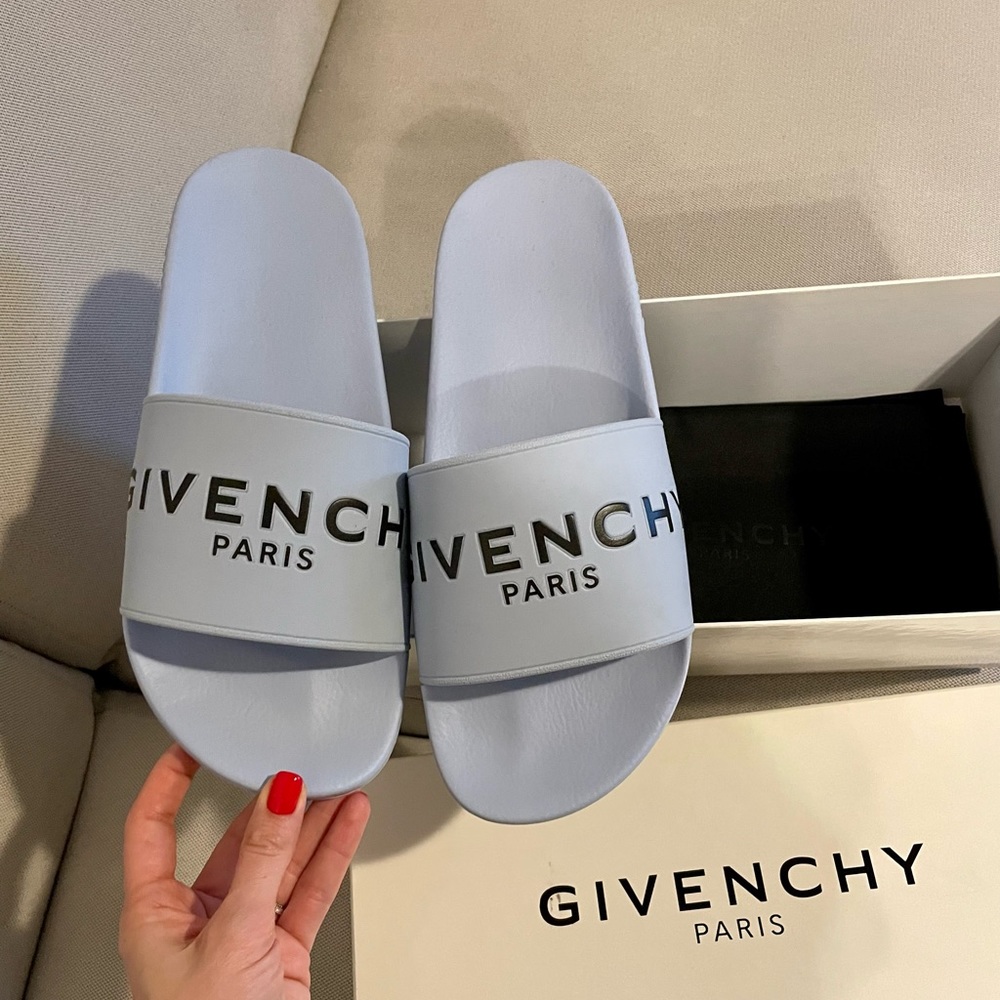 GIVENCHY PARIS flat sandals in rubber Authentic